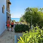 George Seaside Serviced Studios & Apartments